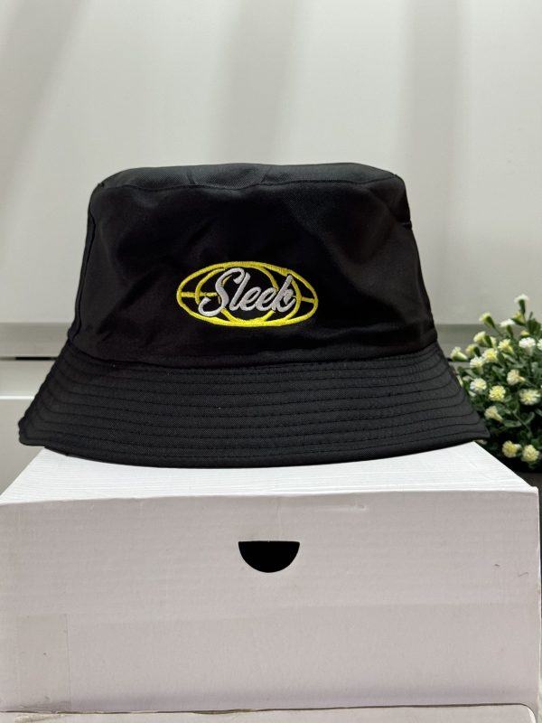 SLEEK BLACK BUCKET HAT