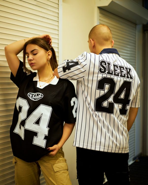 SLEEK BLACK AND WHITE STRIPES JERSEY - Image 2