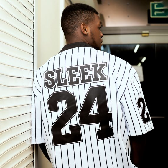 SLEEK BLACK AND WHITE STRIPES JERSEY