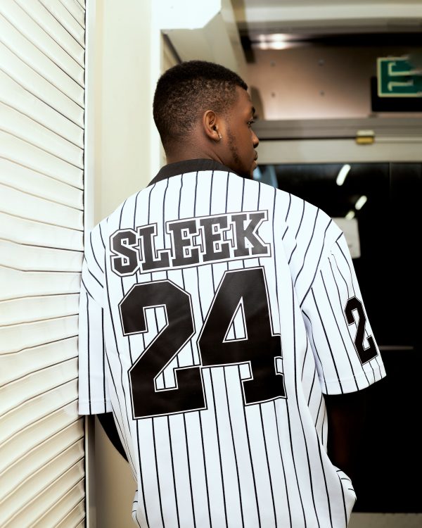 SLEEK BLACK AND WHITE STRIPES JERSEY